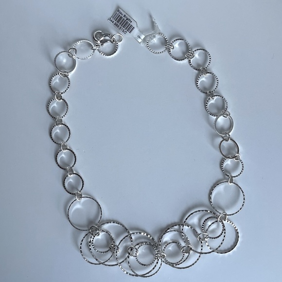 💕3/20$ NWT Bijou Brigitte Delicate Circle Necklace - Picture 1 of 2